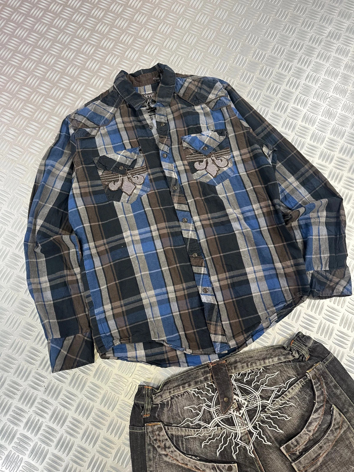 Vintage Affliction Tribal Hip Hop Embroidered y2k Shirt 90s