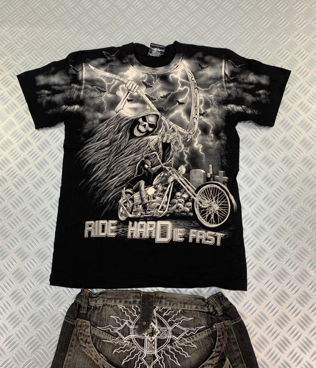 Vintage Y2k Graphic T-shirt affliction style 90s