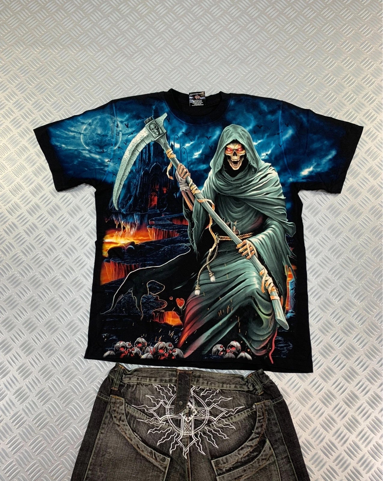 Vintage Skull Paradise y2k Graphic t-shirt affliction style 2000s