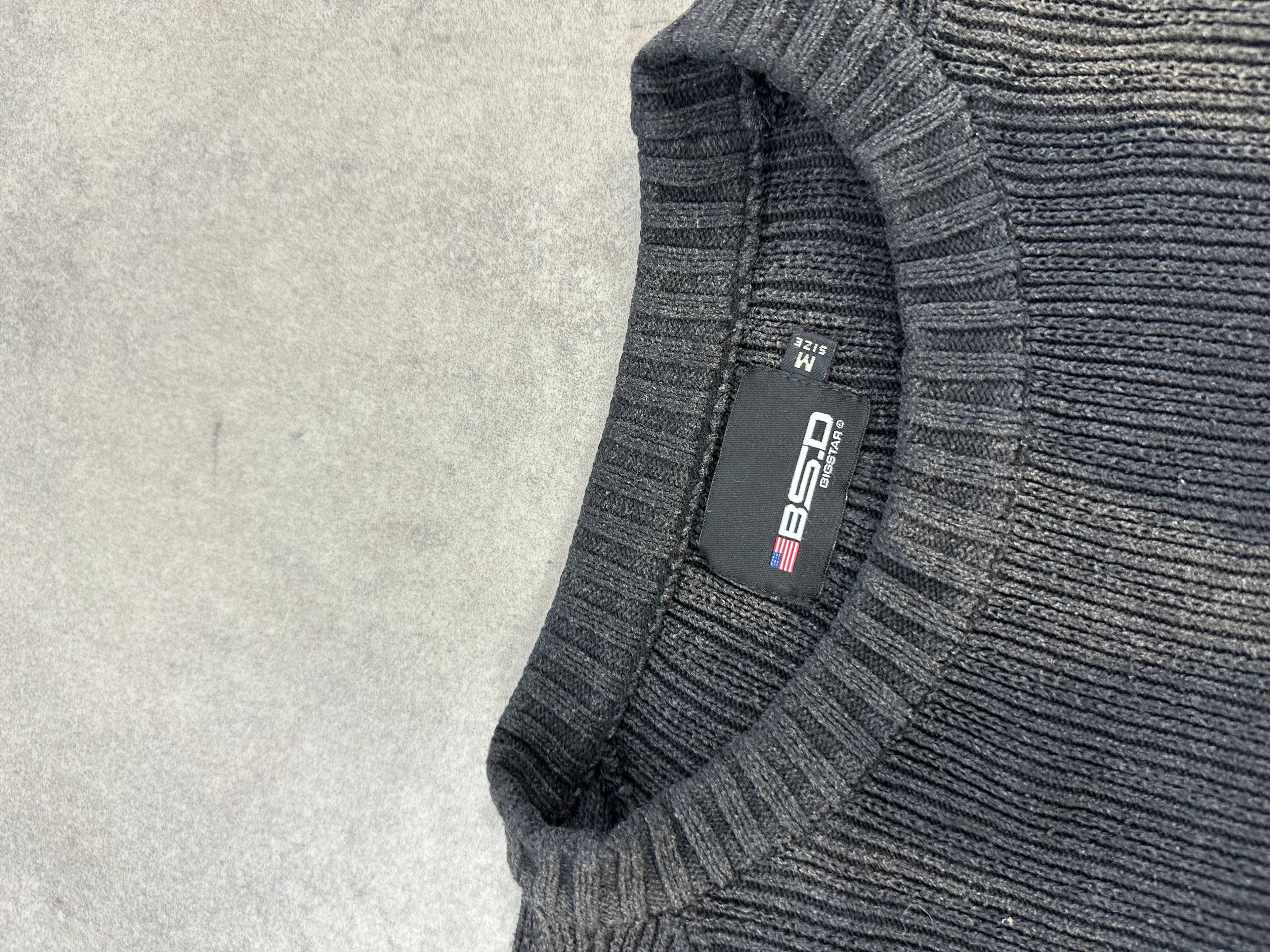 Vintage Knitted Y2k Bleached Sweater (M)